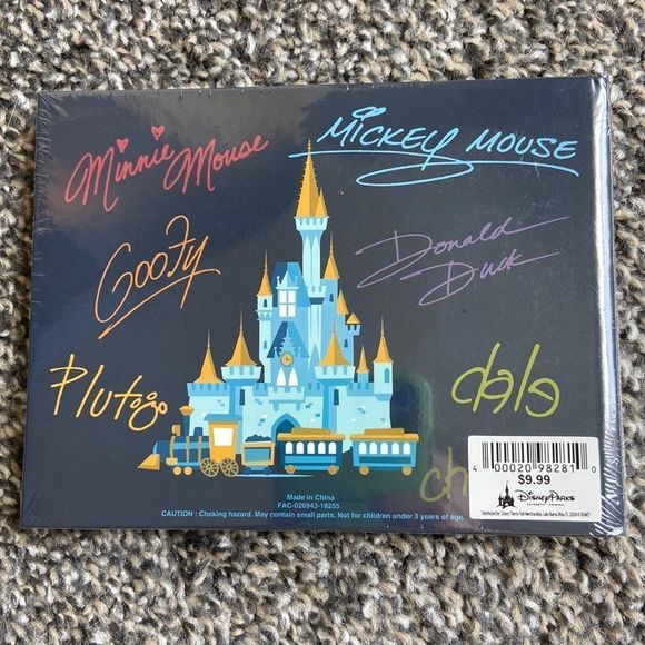 New Disney World Parks Official Autograph Book - Picture 3 of 3